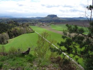 blick-auf-den-lilienstein-c-augustustours_web 34160196345_o.jpg