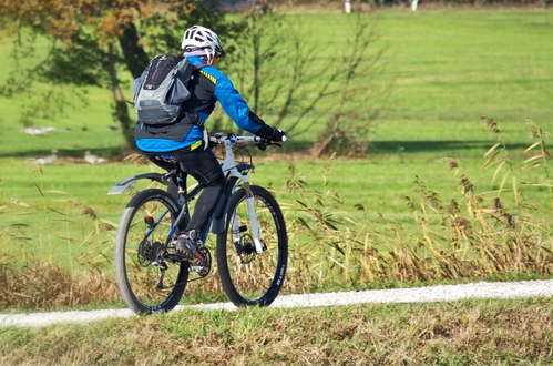 cyclists-1782947_1920.jpg