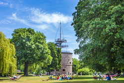 Blick auf den Aussichtsturm (egapark Erfurt gGmbH, Ch. Fischer)(1).jpg