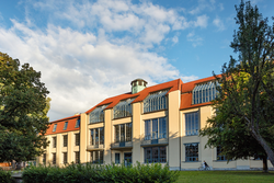 HauptgebÃ¤ude_Bauhaus-UniversitÃ¤t_Weimar._Foto_Alexander_Burzik__weimar_GmbH.jpg